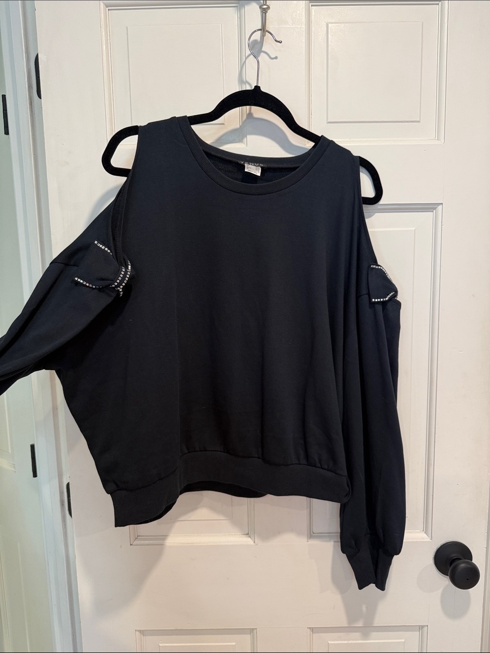 Venus Cold-Shoulder Black Women's Sweatshirt with bows